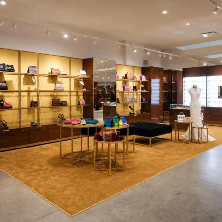 Panoramica della boutique Dolce & Gabbana completata con allestimento luxury